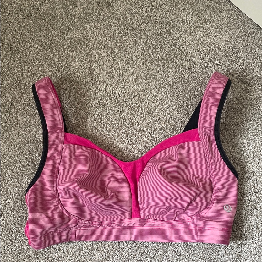 Lululemon Pink Sports Bra Sz 34D Shaped cups wire free adjustable back closure